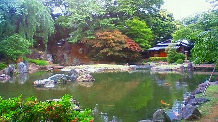 神社裏の庭園